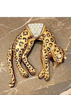Leopard Vintage Brooch with Clear Crystal Accents & Moving Tail EUC